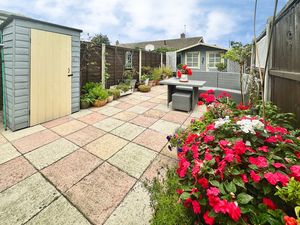 High Street- click for photo gallery